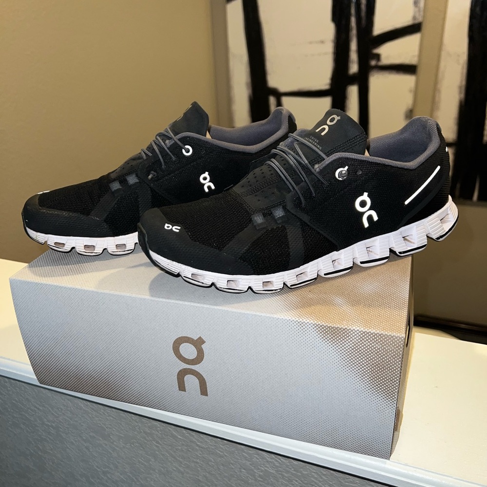 On Cloud Running Shoes 8.5